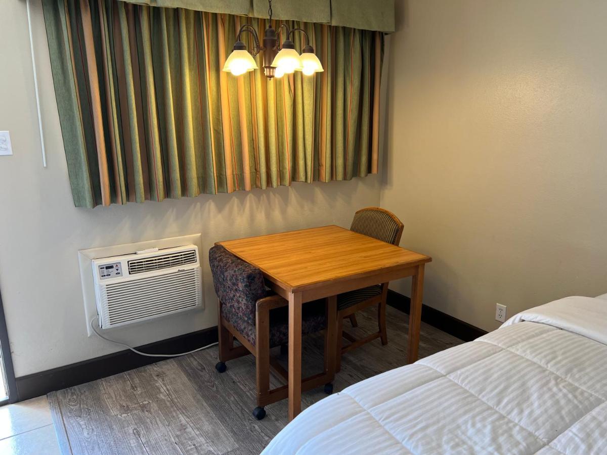 Four Winds Motel & Rv Park 캐리조조 외부 사진